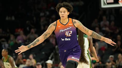 Brittney Griner bio: Age, height, hometown, family, fun。